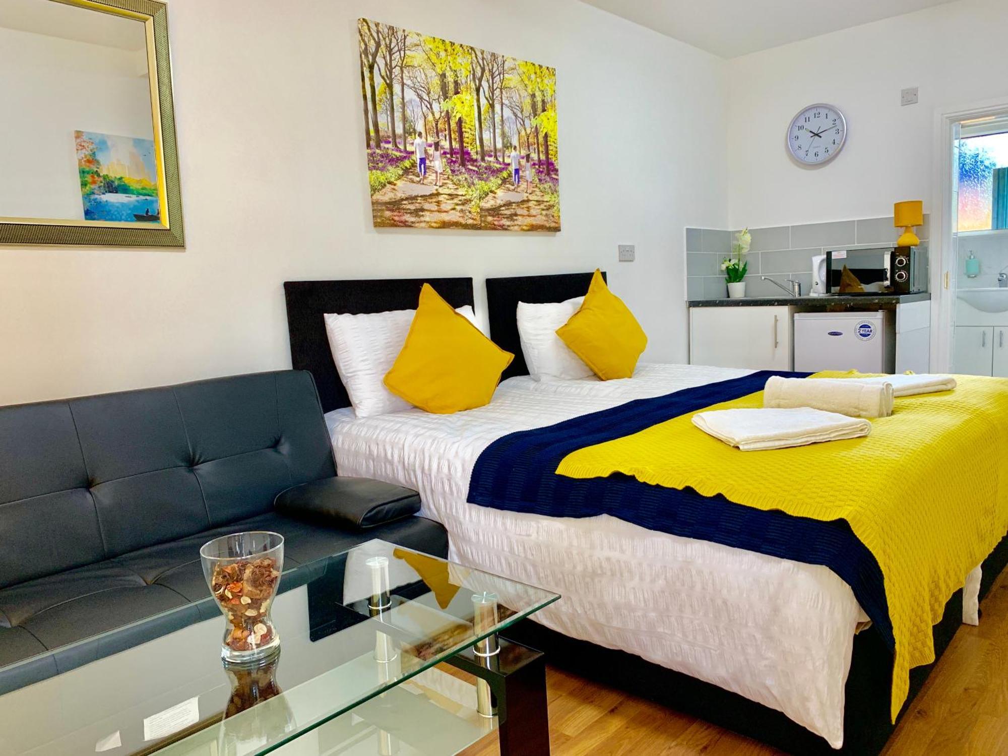 London Studio Apartments, Private Bathroom, Kitchenette, Parking, Np2 Eksteriør billede