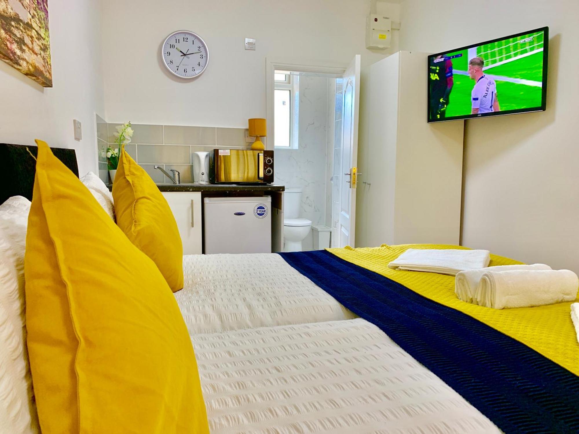 London Studio Apartments, Private Bathroom, Kitchenette, Parking, Np2 Eksteriør billede
