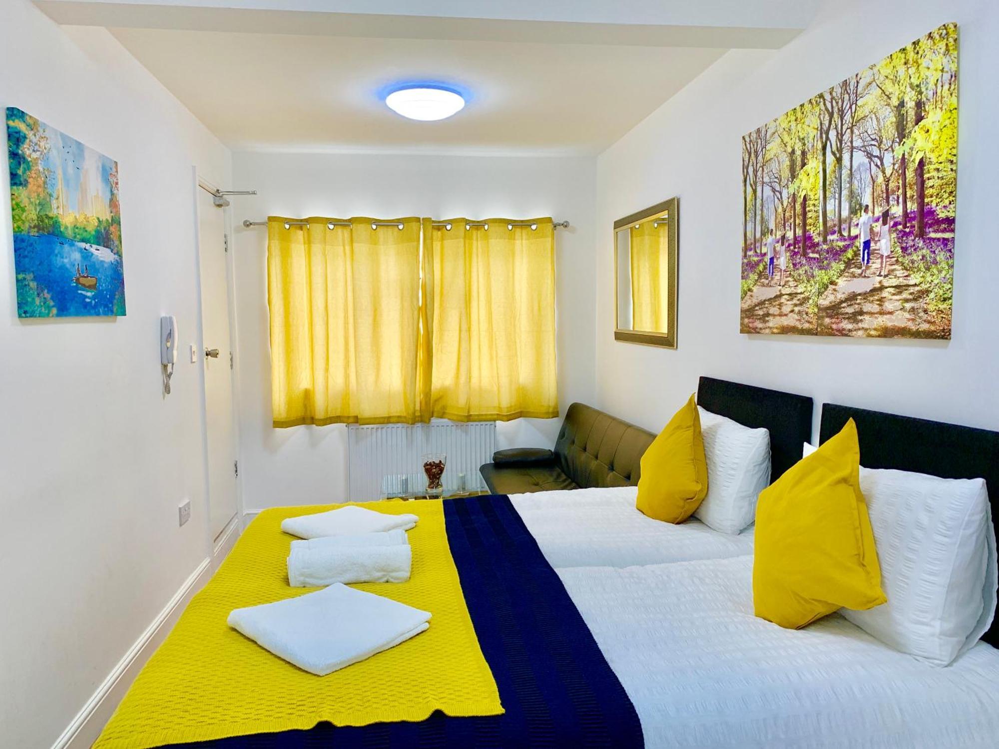 London Studio Apartments, Private Bathroom, Kitchenette, Parking, Np2 Eksteriør billede