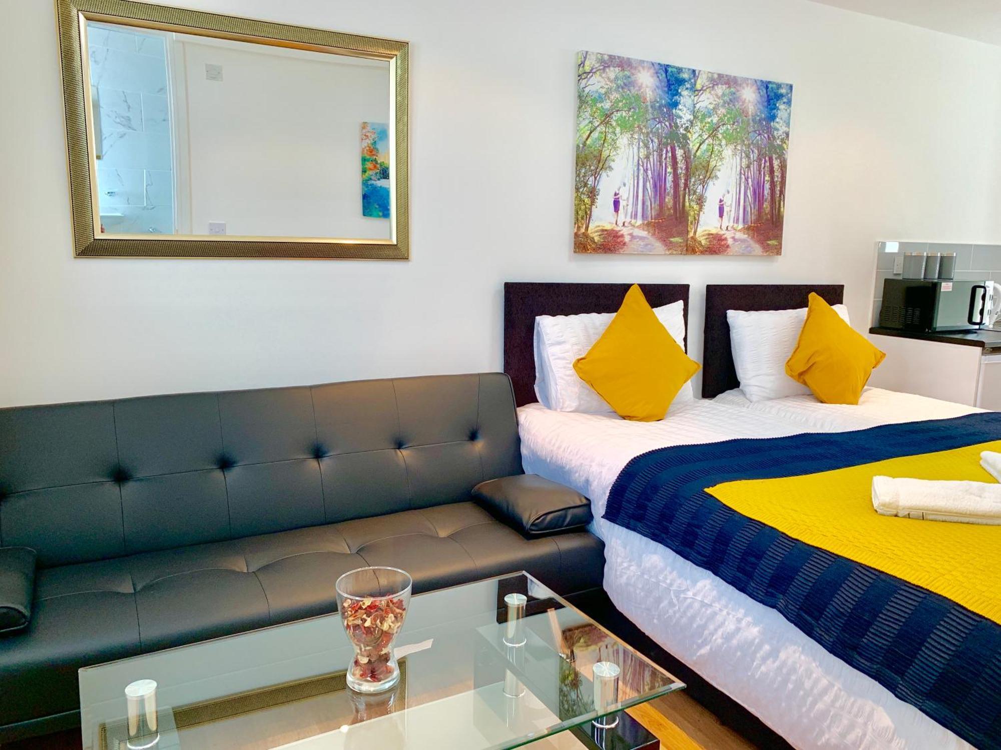 London Studio Apartments, Private Bathroom, Kitchenette, Parking, Np2 Eksteriør billede